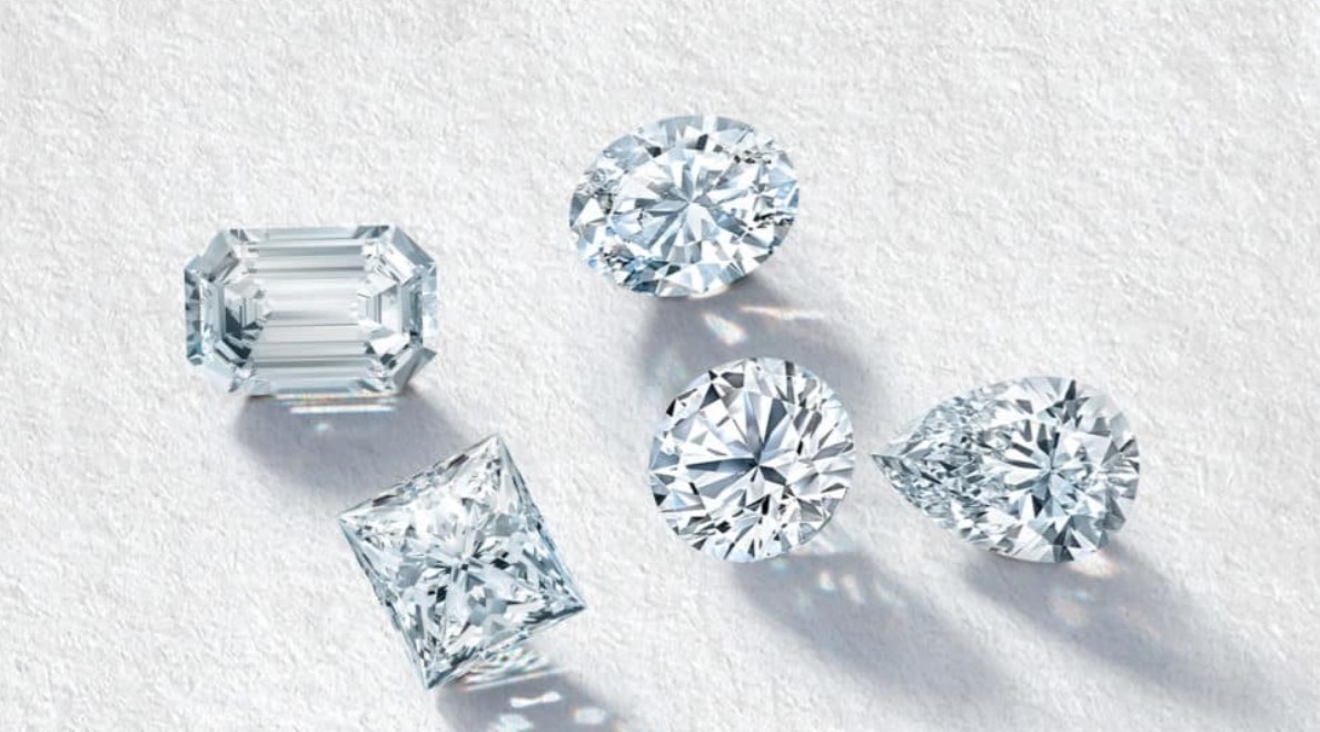 Why Do Some Diamonds Glow Under UV Light While Others Don’t?